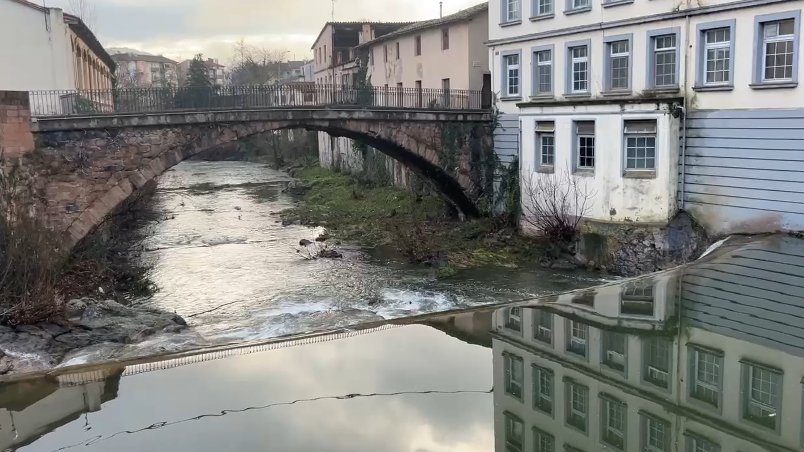 Les pluges dels darrers dies han netejat, en part, rius i rieres, però tota la brutícia ha anat a parar al mar