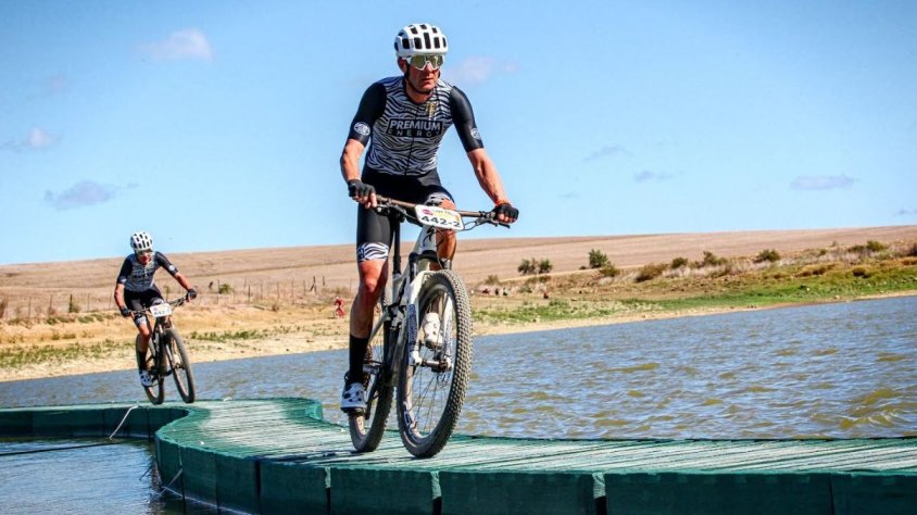 El ciclista garrotxí Àlex Feliu competirà per segona vegada a la Cape Epic de MTB