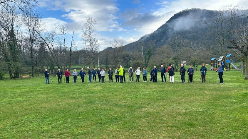 Més d’una vintena de persones participen en la segona jornada de marxa nòrdica a la Canya