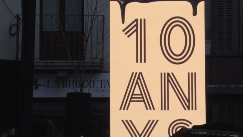 Ferrer Xocolata surt al carrer amb música i sardanes per celebrar 10 anys d’aniversari