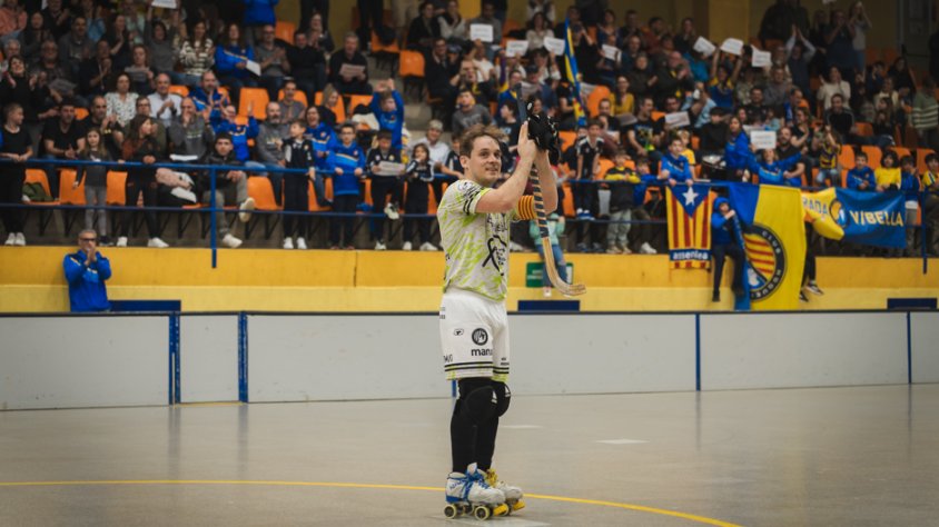 Maties Reixach, ovacionat per la Josep Jou al final del partit
