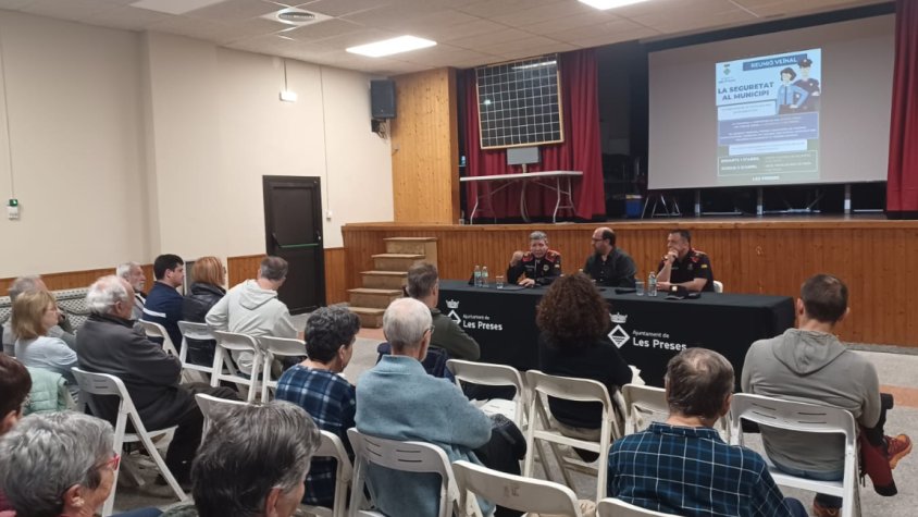 Els Mossos d’Esquadra de la Garrotxa recuperen el patrullatge a peu pels pobles