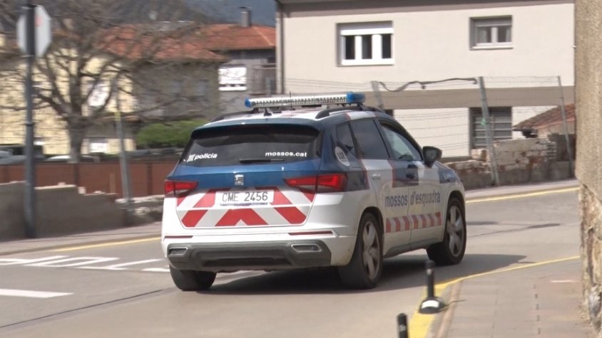 Els Mossos d’Esquadra de la Garrotxa esperen que els patrullatges a peu pels pobles aportin informació i serveixin per prevenir delictes