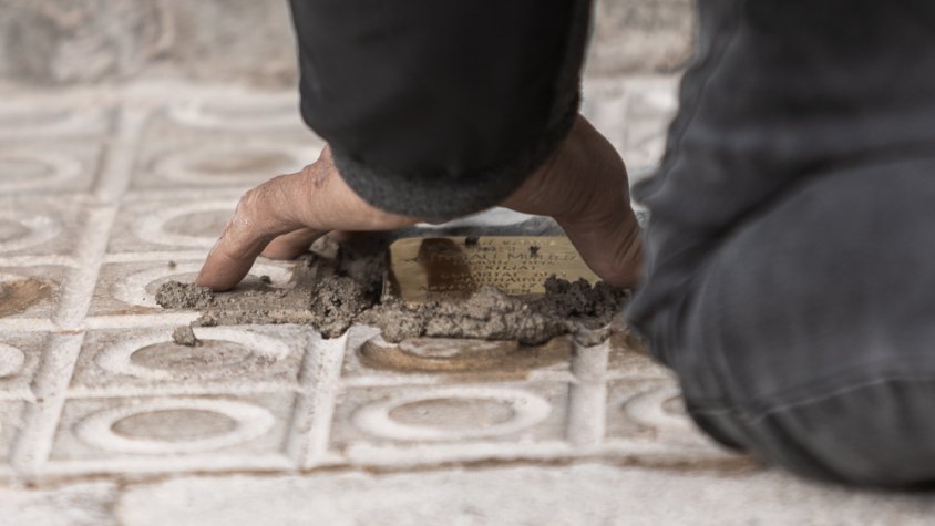 El projecte Stolpersteine, l’homenatge als deportats a camps de concentració nazi, arriba a la Garrotxa