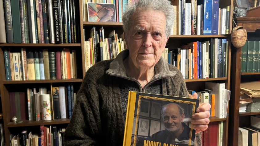 Domènec Moli homenatja a Miquel Plana en un llibre