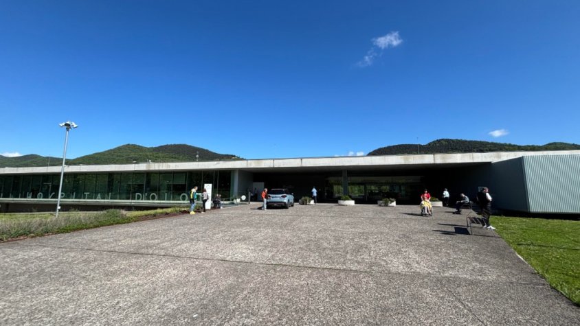 L'exterior de l'Hospital d'Olot i Comarcal de la Garrotxa durant aquest dimarts