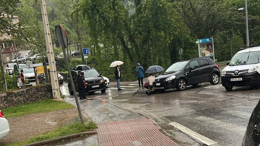 Un ferit lleu en un accident entre un cotxe i un patinet elèctric al pont de Sant Roc