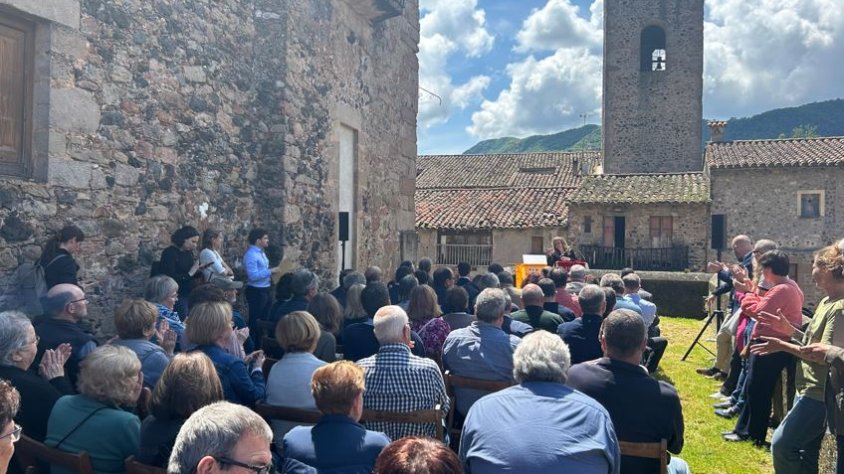Dia històric a Santa Pau: l’Ajuntament compra el castell