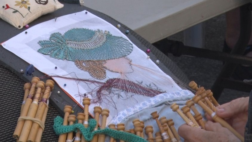 Primera trobada de puntaires a la Festa del Roser a les Preses
