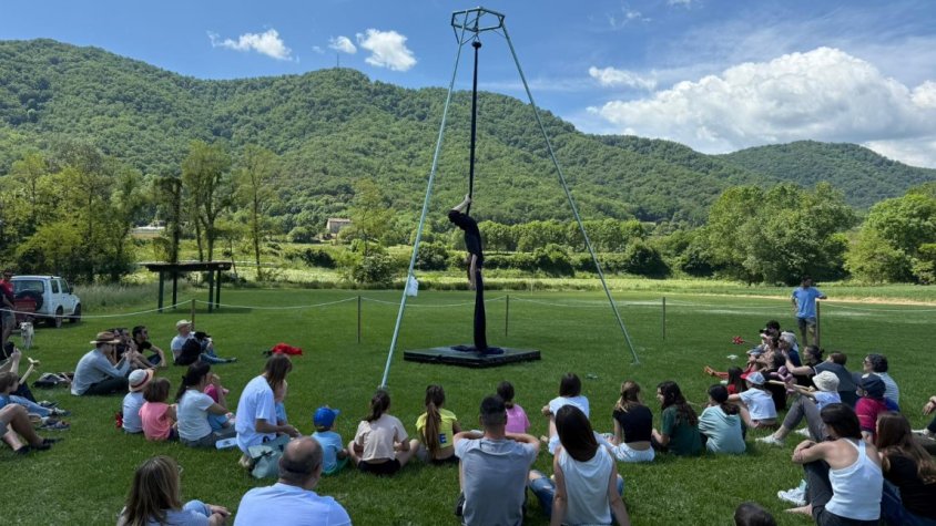 Famílies de la Vall de Bianya s’uneixen per crear la primera Fira de les Arts del poble