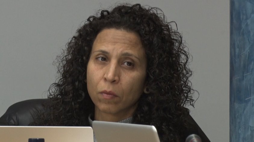 Laila El Gamouchi s’adreça a l’Ajuntament i a la ciutat després de deixar el seu càrrec com a regidora