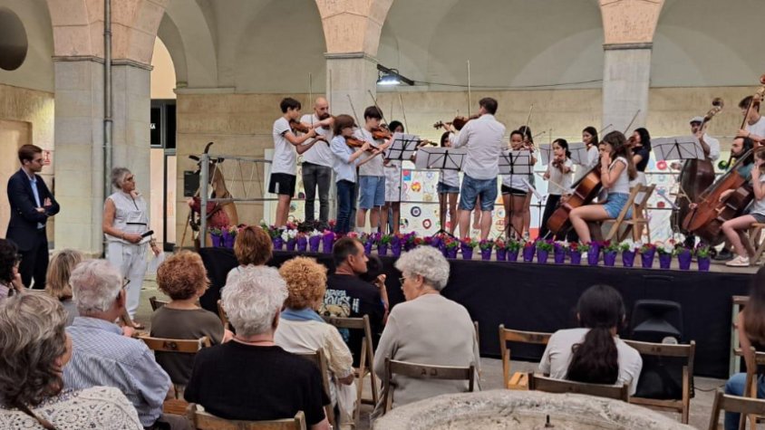 La UNED sènior Garrotxa tanca el curs amb una quinzena d’estudis completats i uns 130 alumnes participants