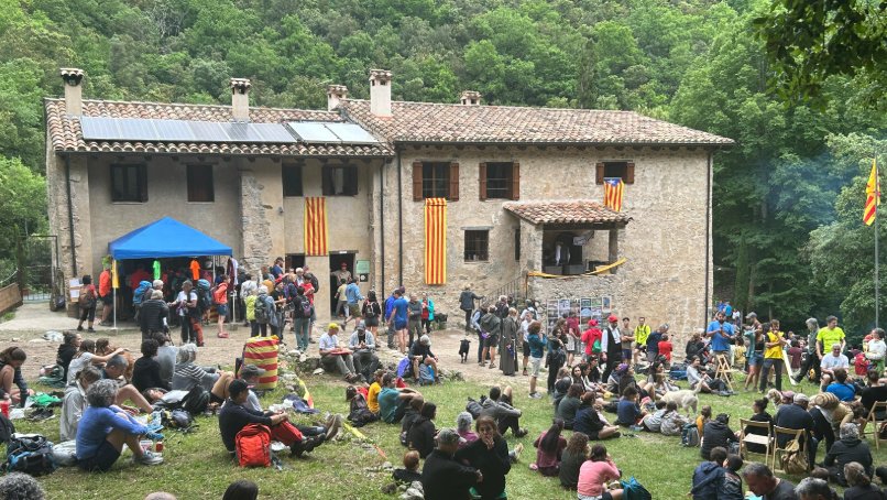 Reobren el refugi de Sant Aniol d’Aguja 43 anys després