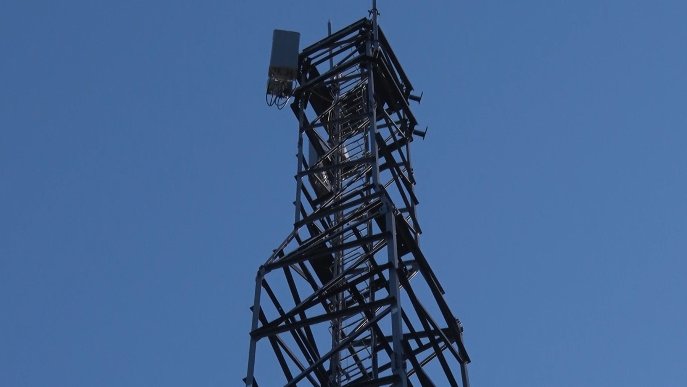 L’alcaldessa de Santa Pau admet estar decebuda amb Telefónica per l’antena que els hi van posar