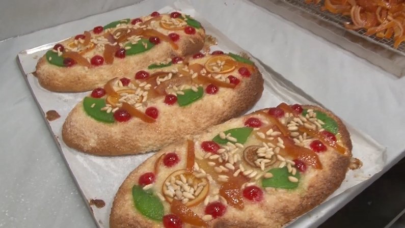 La coca de Sant Joan no falla la nit de la revetlla de Sant Jaon