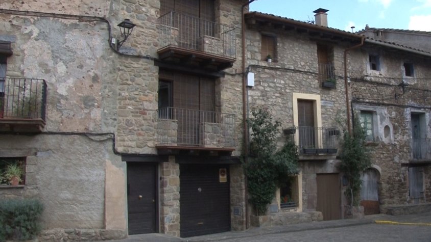 L’Ajuntament de Riudaura invertirà prop de 10.000 euros aquest any per acabar d’adequar la sala per a joves del local social