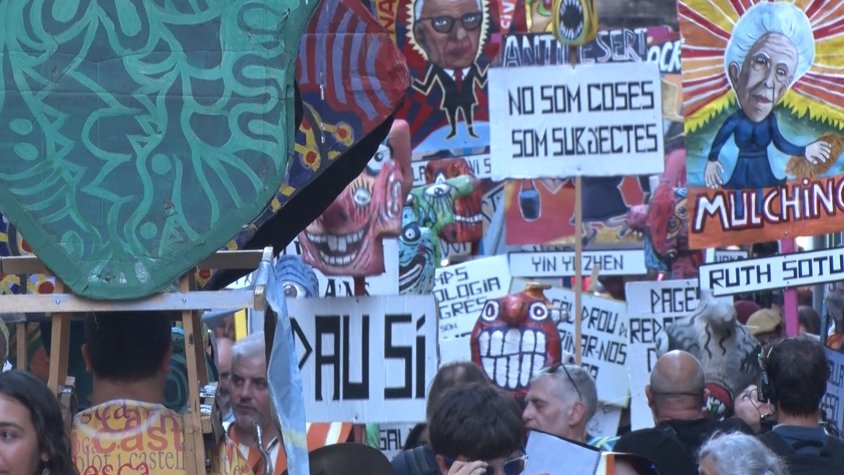 Manifestació ficcionada a favor de la natura dins del marc del Circ a la Plaça