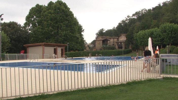 L’Ajuntament de Riudaura torna a subvencionar part de l’entrada a la piscina de les Preses als seus veïns i veïnes