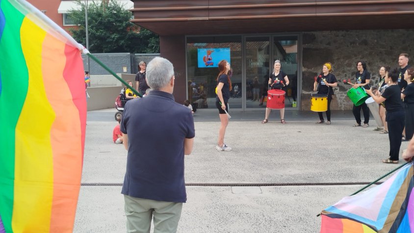 Batucada a Olot amb motiu del Dia de l’Orgull