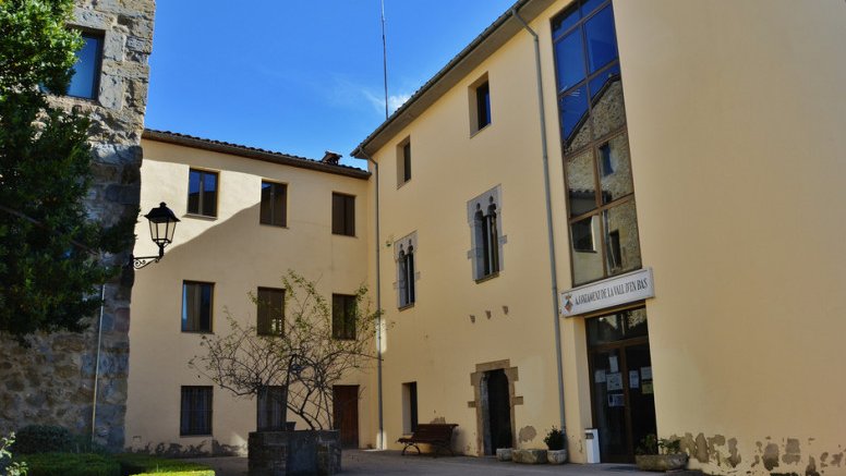 L’Ajuntament de la Vall d’en Bas farà un aparcament a l’entrada de Sant Esteve i millorarà un accés als Hostalets