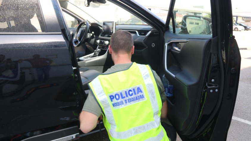 Els Mossos enxampen en cinc mesos més de 150 conductors a les comarques gironines amb el carnet de conduir fals o invalidat