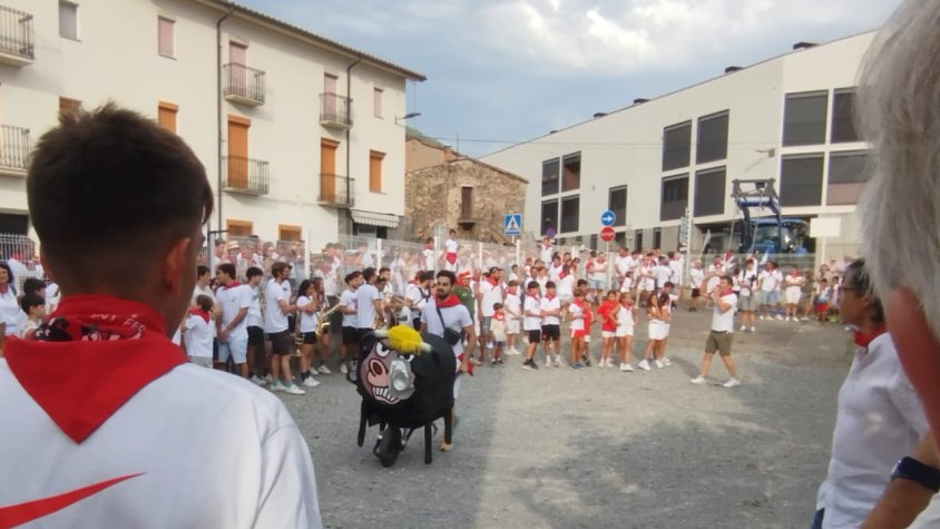 El Sant Fermín de mentida a la Canya reuneix a centenars de persones