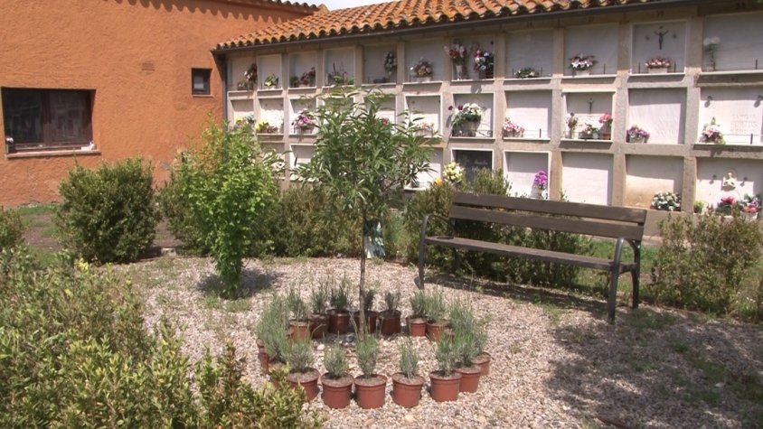 Argelaguer inaugura al cementiri un espai de memòria pel dol gestacional