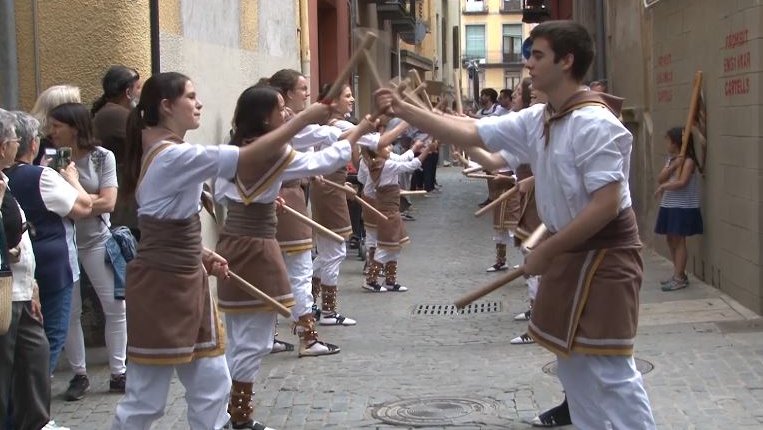 L’Esbart Olot fa crida a la ciutadania perquè s’uneixi a la colla i participi en el ball de bastons