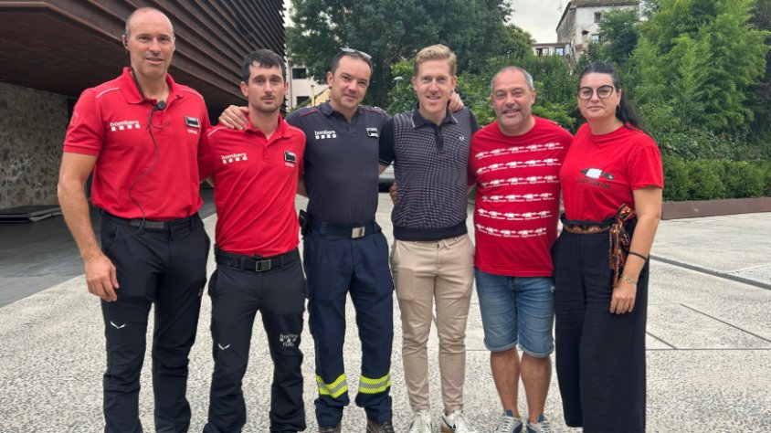 Sorpresa i participació dels Bombers al Ball dels Quatre Quarts dels Marrinxos per Festes del Tura