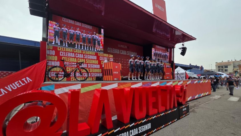 ‘La Vuelta’ surt d’Olot evitant la pluja