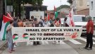 Més d’un centenar de persones es manifesten en contra de la participació d’Israel a La Vuelta