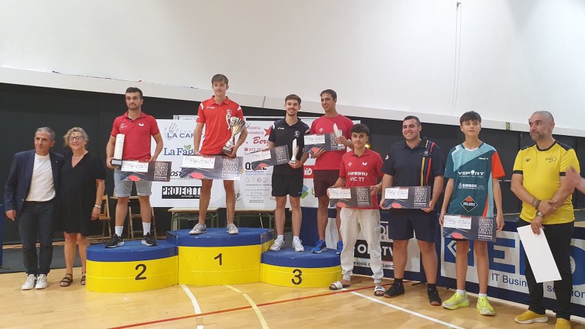 Arnau Pons del Club Tennis Taula Olot guanya en categoria absoluta l’Open Internacional Ciutat d’Olot
