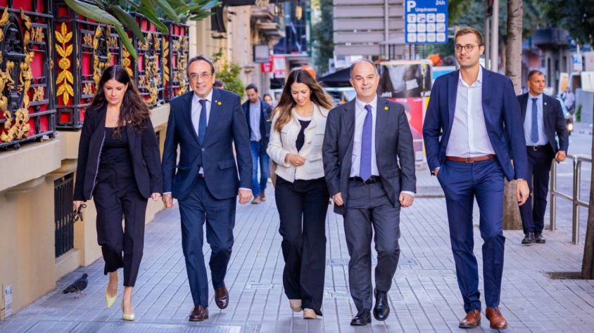 L’alcalde d’Olot, Agustí Arbós defensa davant la direcció del partit la necessitat de trobar solucions a l’onada migratòria actual