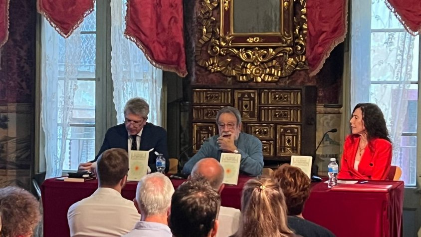 Carmen Romero omple Can Trincheria en la presentació de 'La edad no importa'