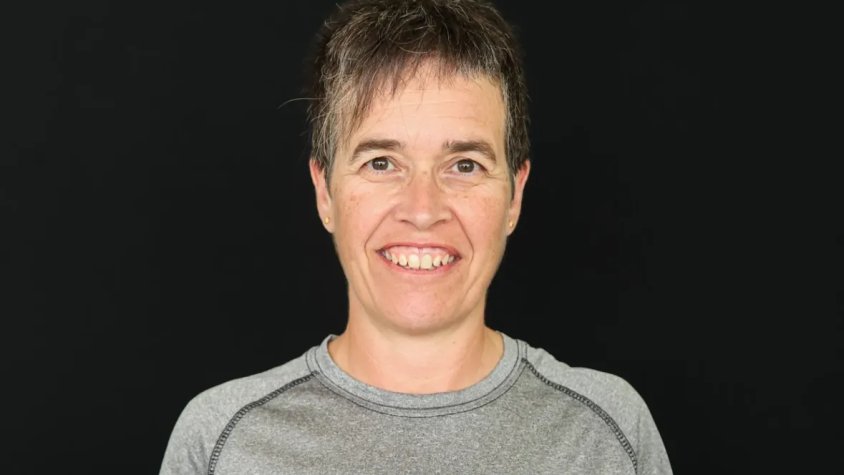 La ciclista garrotxina Maria Àngels Nogué inicia la seva aventura a la Titan Desert d’Almeria