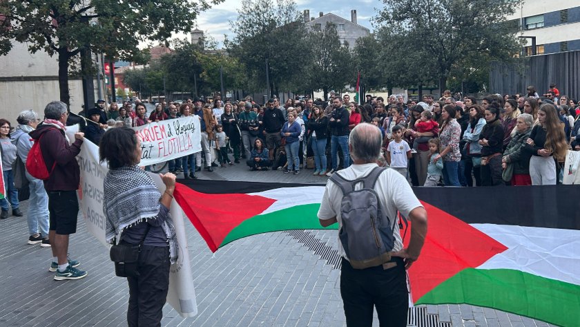 La Plataforma Garrotxa amb Palestina i l'Ateneu Popular Mala Petja fan una concentració a Olot per donar suport a la flotilla 