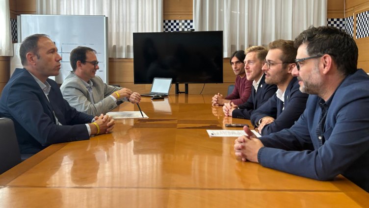 Entesa entre l’Ajuntament d’Olot i la Generalitat per aconseguir convertir en positiu el projecte de piscina coberta