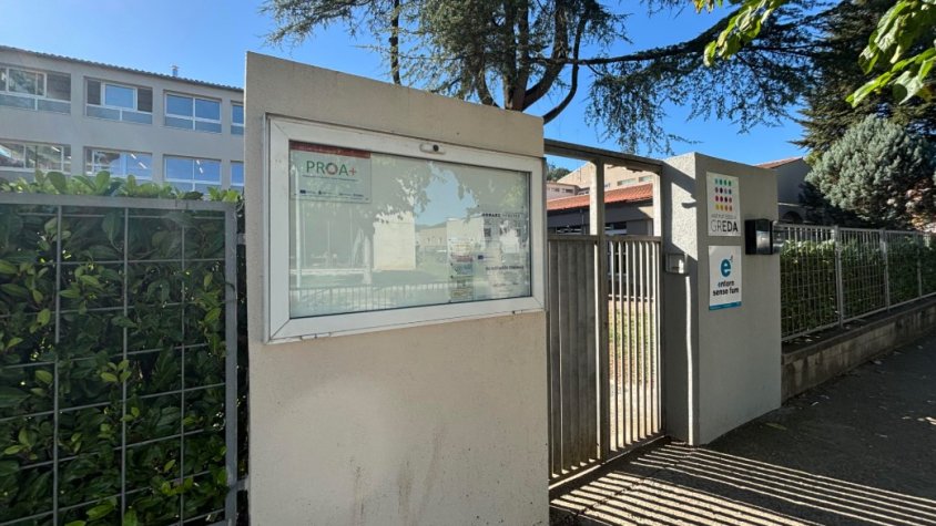 La directora de l’Institut Escola Greda demana més freqüència de busos per donar un millor servei als alumnes