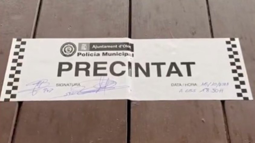 L’Ajuntament d’Olot precinta dues barberies del Nucli Antic que no complien la normativa del pla d’usos