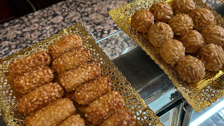 Els pastissers preveuen bones vendes de panellets tot i la puja del preu de la xocolata i dels pinyons