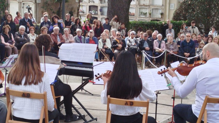 Homenatge als poetes Maria Teresa Roure i Joan Mercader per Tots Sants