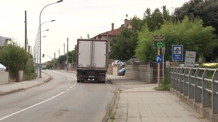 Posaran dents de drac a la travessera de les Planes i canviaran les balles protectores a l’escola
