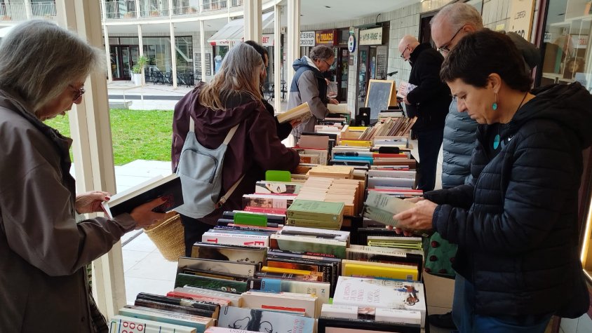 ‘Desembaràs de llibre d’ocasió’ dona una altra vida a llibres de segona mà