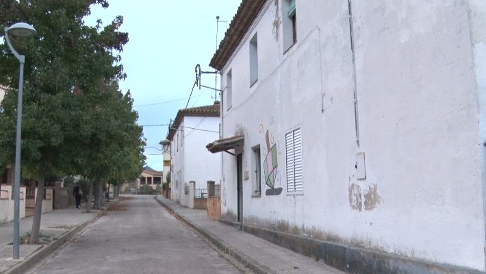 L’Ajuntament de les Planes d’Hostoles vol convertir l’edifici de les antigues escoles i de la ràdio en habitatges per a la gent gran