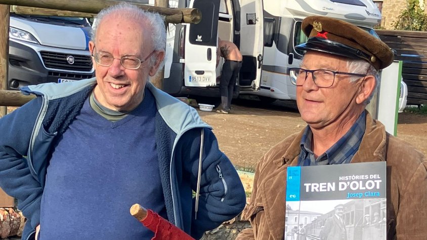 El llibre ‘Històries del Tren d’Olot’ explica amb anècdotes els 58 anys del tren