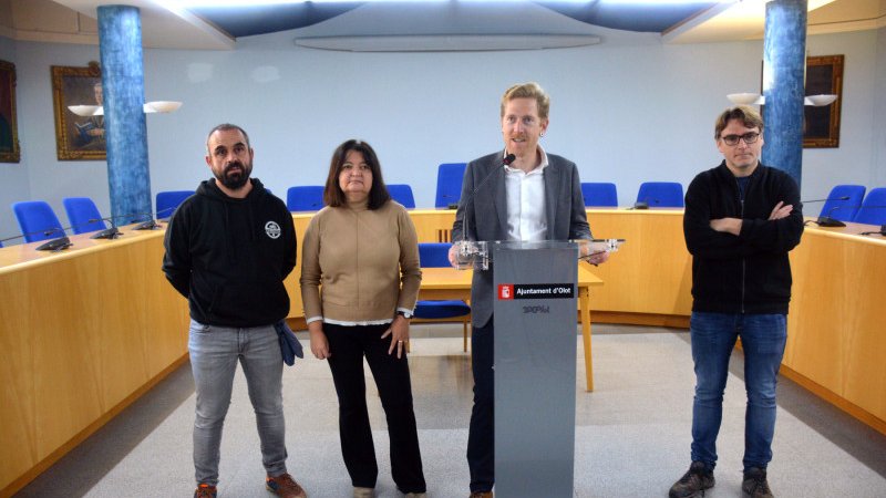Els estudiants de cicles d’agrària de l’INS la Garrotxa ajudaran a conservar la roureda monumental del Parc Nou
