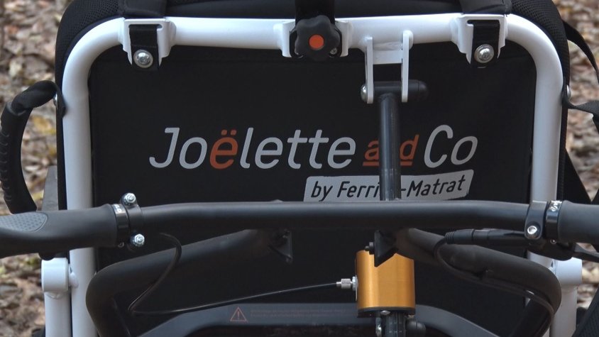 La cadira Joelette permetrà a persones amb mobilitat reduïda visitar espais naturals de la Garrotxa