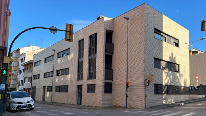 L’Ajuntament d’Olot celebra que la Generalitat adquireixi 17 habitatges de la carretera de Riudaura