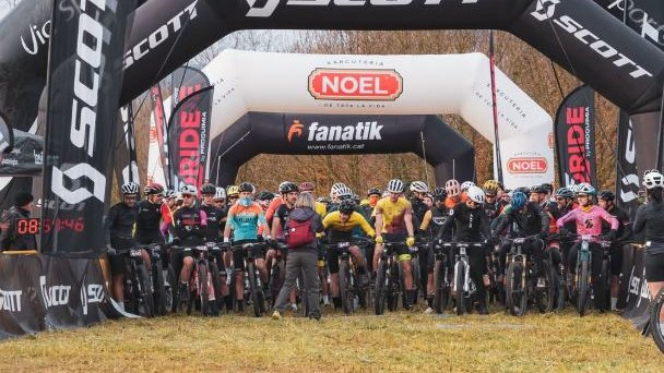 Adrià Bartrina i Núria Muntanya guanyen la Lliga BTT Garrotxa en distància llarga després d’aconseguir la primera posició a la Volcanolimits Bike d’Olot