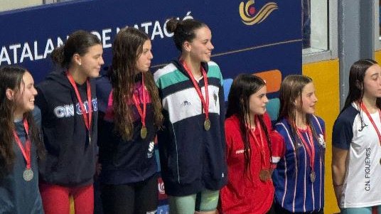 Les nedadores del Club Natació Olot fan un bon paper als campionats de Catalunya Júnior celebrats a Barcelona